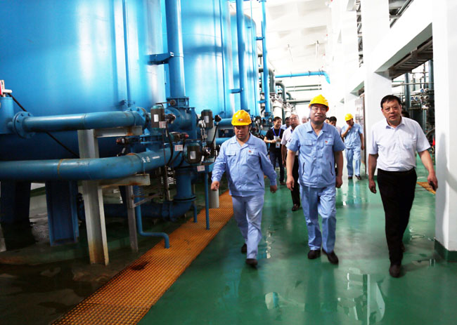 新安縣人大常委會副主任王保敏、副縣長趙偉寧到萬基控股集團調(diào)研