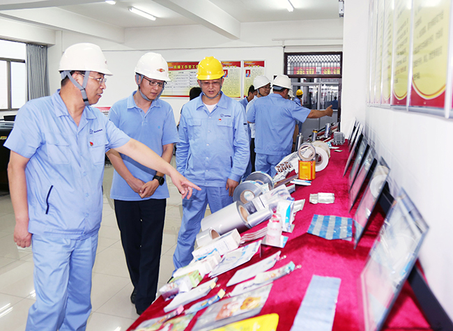 省交行黨委委員、副行長單繼東等省市交行領(lǐng)導(dǎo)到萬基控股集團(tuán)調(diào)研