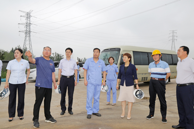 建行洛陽分行副行長(zhǎng)任嶸等一行到萬基控股集團(tuán)調(diào)研