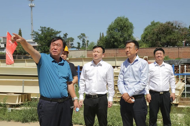中國農(nóng)業(yè)銀行洛陽分行行長(zhǎng)王軍一行調(diào)研萬基2x60萬千瓦機(jī)組建設(shè)進(jìn)度