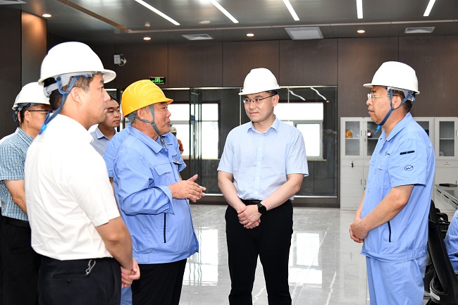 新安縣委書記、縣長王智一行到萬基控股集團(tuán)調(diào)研