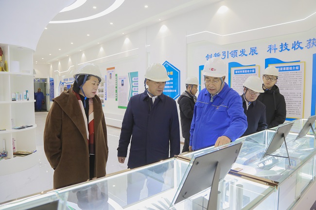 內(nèi)蒙古霍林郭勒市委副書記、市長嵇海洋一行到萬基控股集團(tuán)考察交流