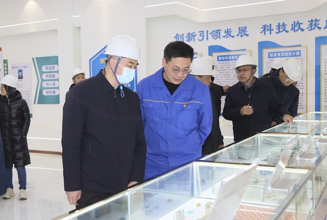 洛陽(yáng)工控集團(tuán)黨委副書(shū)記李天豐一行到萬(wàn)基控股集團(tuán)開(kāi)展重點(diǎn)企業(yè)觀(guān)摩