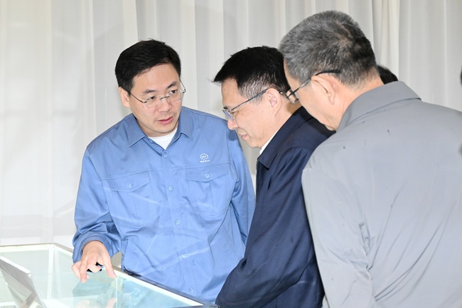 新疆建設(shè)兵團(tuán)黨委、副秘書(shū)長(zhǎng)、副團(tuán)長(zhǎng)毛知兵一行到萬(wàn)基控股集團(tuán)調(diào)研