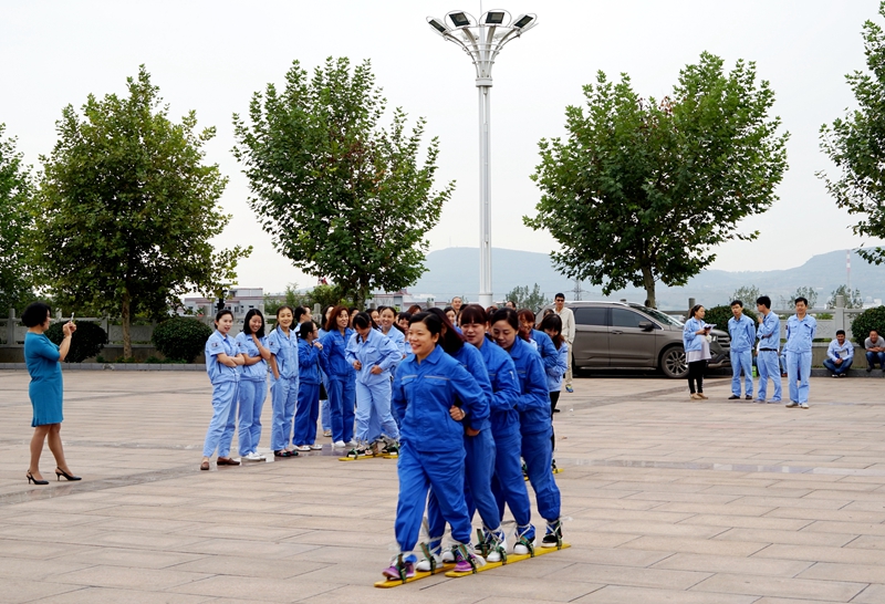 公司工會組織的迎國慶職工文體活動(dòng)—團(tuán)隊(duì)協(xié)作步調(diào)一致